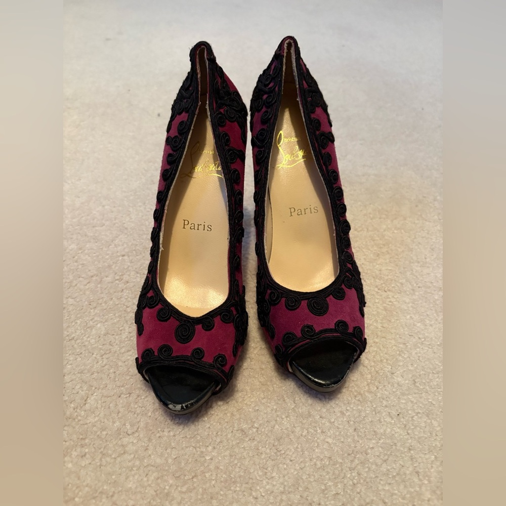 Christian Louboutin Elegant Black and Pink Peep-Toe Heels